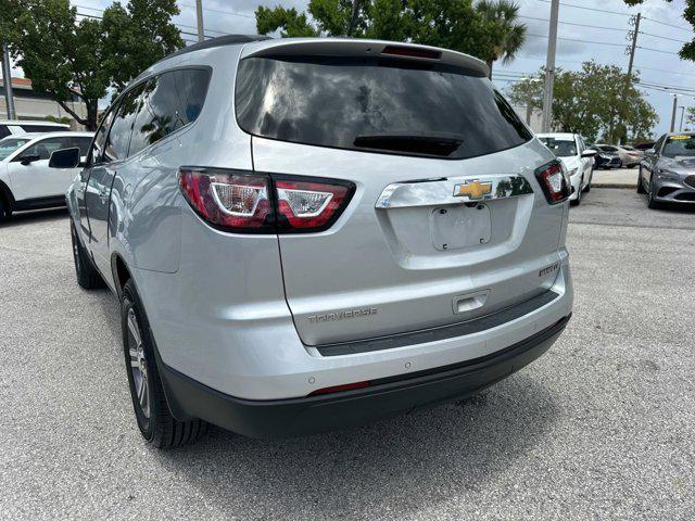 Photo of 2017 Silver Ice Metallic Chevrolet Traverse