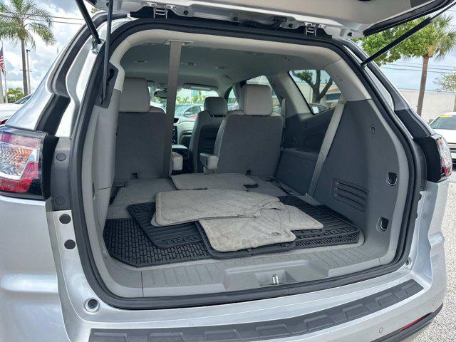 Photo of 2017 Silver Ice Metallic Chevrolet Traverse