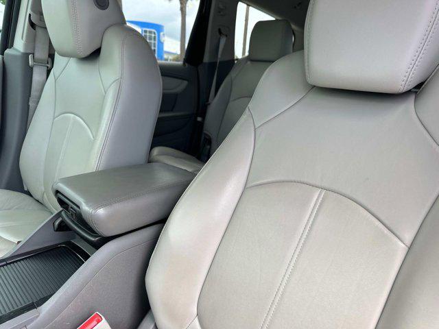 Photo of 2017 Silver Ice Metallic Chevrolet Traverse