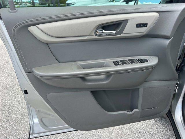Photo of 2017 Silver Ice Metallic Chevrolet Traverse