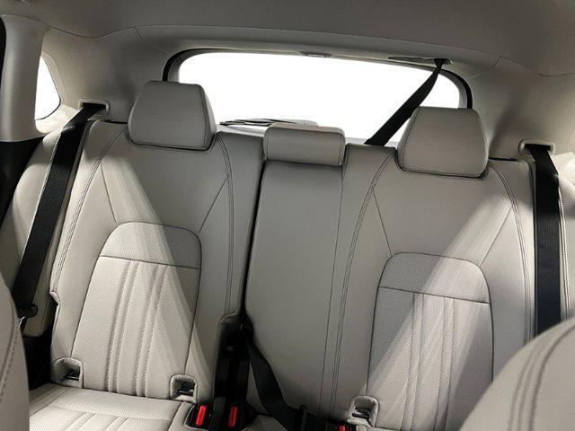 Photo of 2025 Platinum White Pearl Honda HR-V