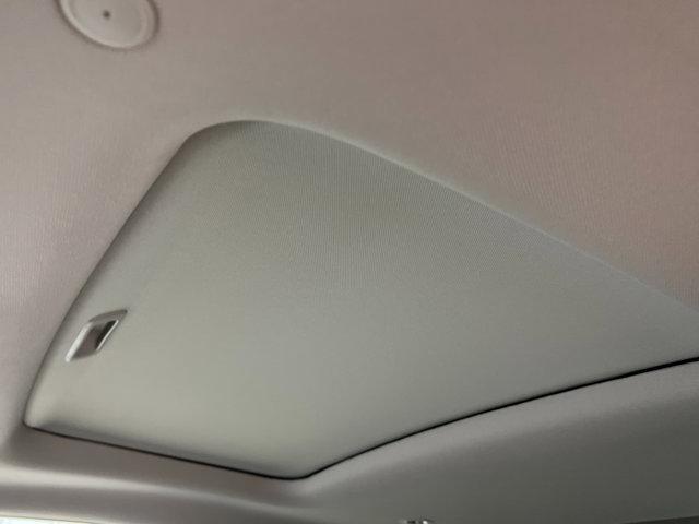 Photo of 2025 Platinum White Pearl Honda HR-V