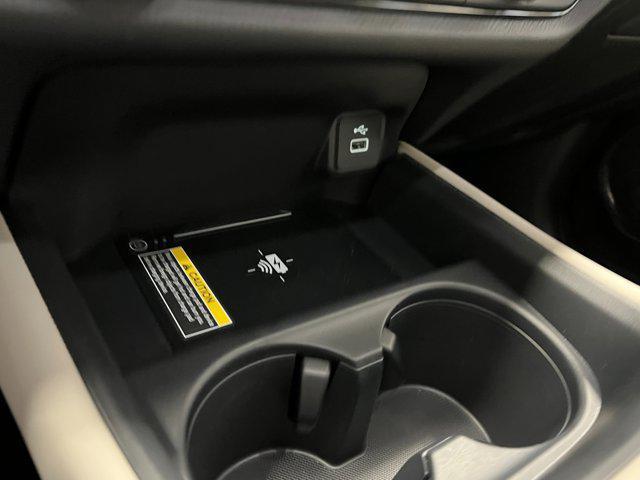 Photo of 2025 Platinum White Pearl Honda HR-V