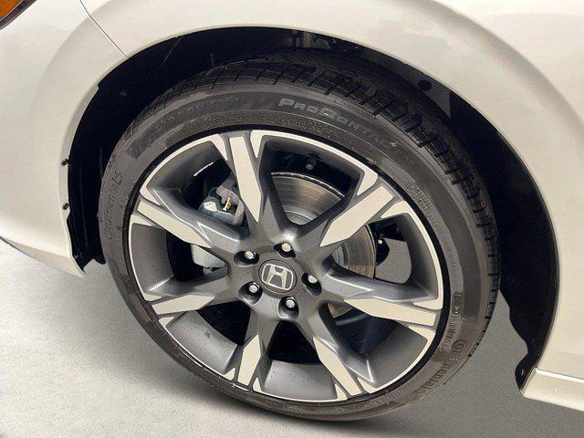 Photo of 2025 Platinum White Pearl Honda Civic Hybrid