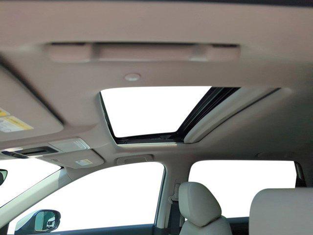 Photo of 2026 Platinum White Pearl Honda CR-V
