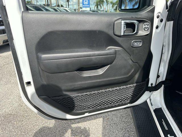 Photo of 2023 Bright White Clearcoat Jeep Wrangler