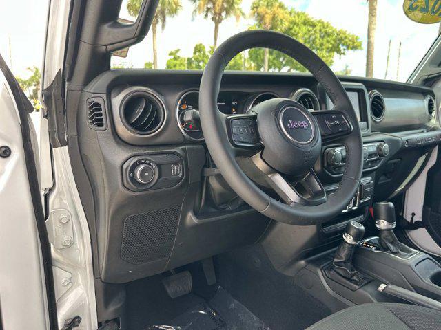 Photo of 2023 Bright White Clearcoat Jeep Wrangler