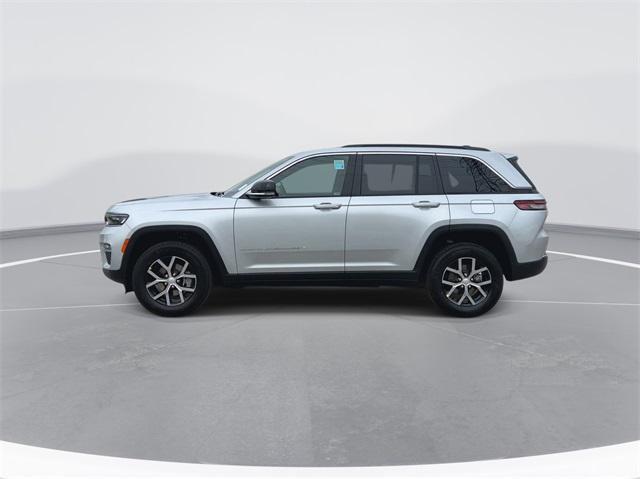 Photo of 2024 Silver Zynith Jeep Grand Cherokee