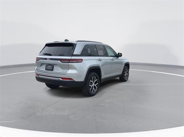 Photo of 2024 Silver Zynith Jeep Grand Cherokee