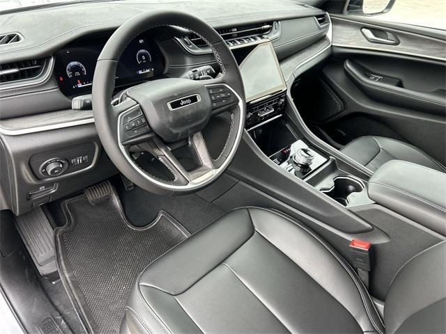 Photo of 2024 Silver Zynith Jeep Grand Cherokee