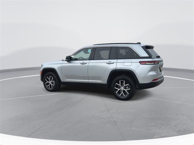 Photo of 2024 Silver Zynith Jeep Grand Cherokee