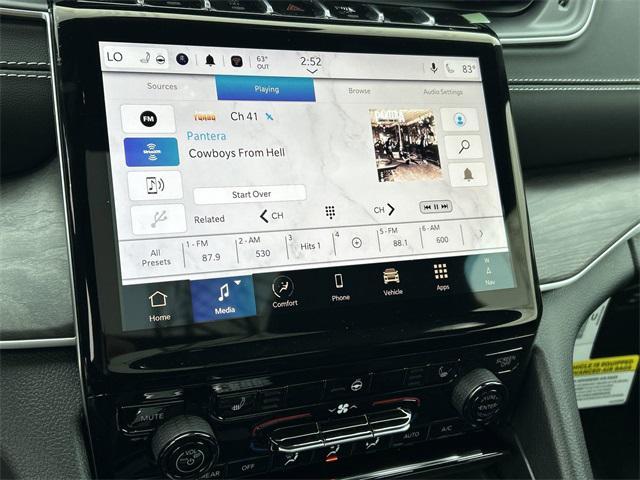 Photo of 2024 Silver Zynith Jeep Grand Cherokee