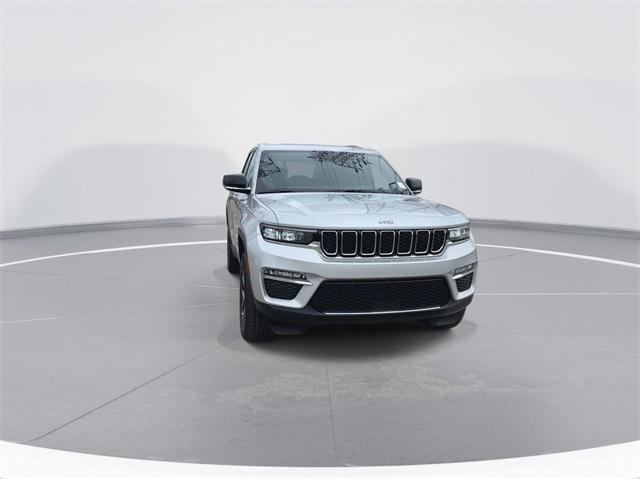 Photo of 2024 Silver Zynith Jeep Grand Cherokee