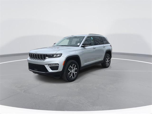 Photo of 2024 Silver Zynith Jeep Grand Cherokee