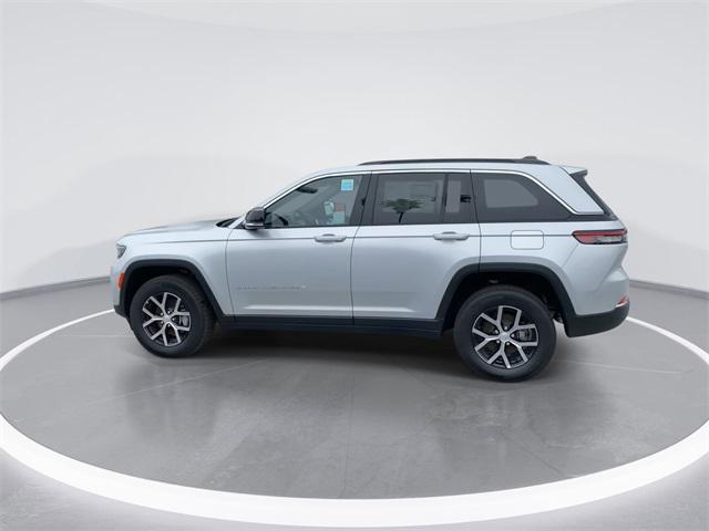 Photo of 2024 Silver Zynith Jeep Grand Cherokee