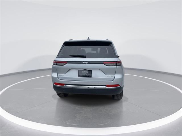 Photo of 2024 Silver Zynith Jeep Grand Cherokee