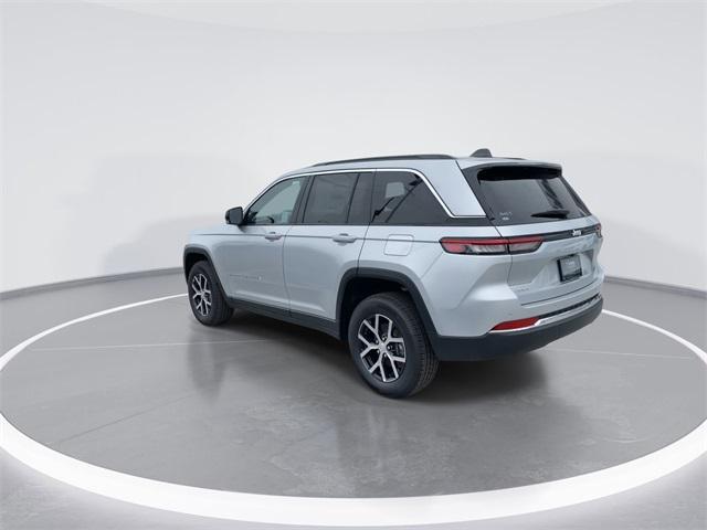 Photo of 2024 Silver Zynith Jeep Grand Cherokee