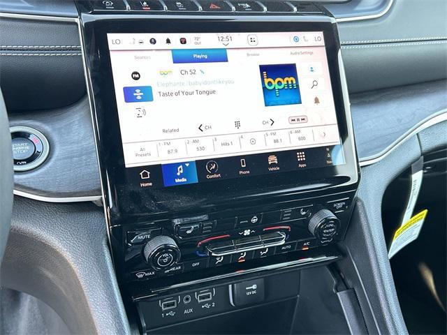 Photo of 2024 Silver Zynith Jeep Grand Cherokee