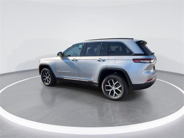 Photo of 2024 Silver Zynith Jeep Grand Cherokee