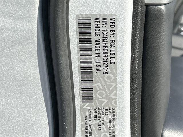Photo of 2024 Silver Zynith Jeep Grand Cherokee