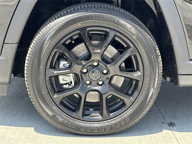 Photo of 2025 Diamond Black Crystal Pearlcoat Jeep Compass