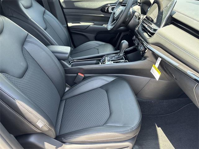 Photo of 2025 Diamond Black Crystal Pearlcoat Jeep Compass