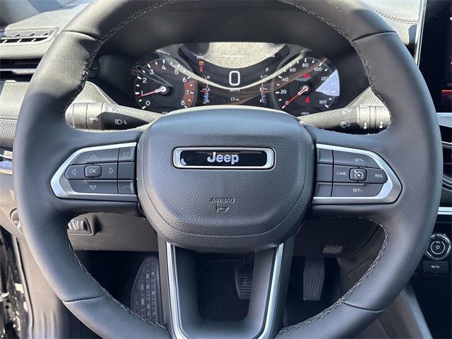Photo of 2025 Diamond Black Crystal Pearlcoat Jeep Compass