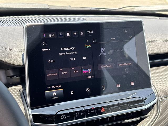 Photo of 2025 Diamond Black Crystal Pearlcoat Jeep Compass