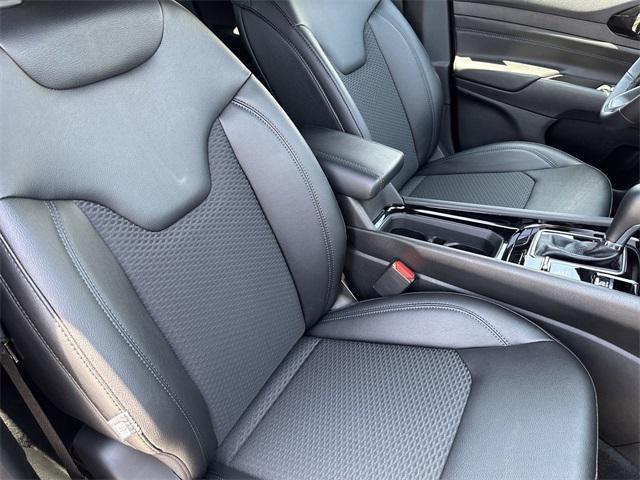Photo of 2025 Diamond Black Crystal Pearlcoat Jeep Compass