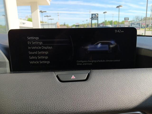 Photo of 2025 Rhodium White Premium Mazda CX-90 PHEV