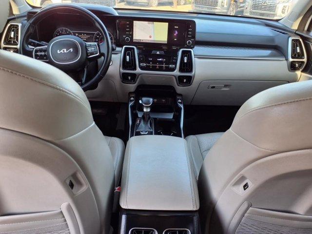 Photo of 2022 Glacial White Pearl Kia Sorento