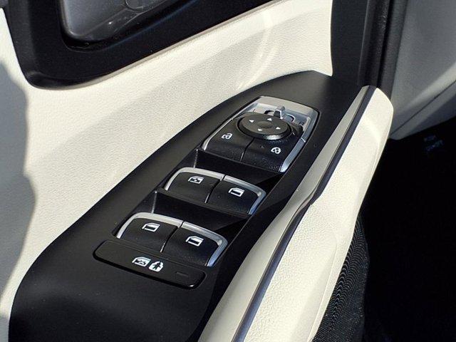 Photo of 2022 Glacial White Pearl Kia Sorento