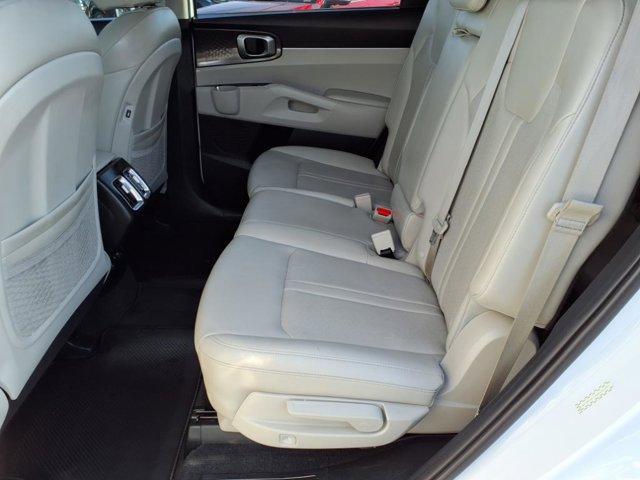 Photo of 2022 Glacial White Pearl Kia Sorento