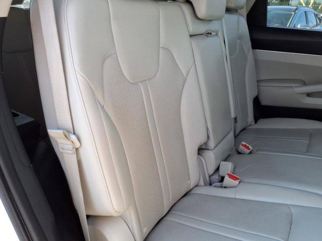 Photo of 2022 Glacial White Pearl Kia Sorento