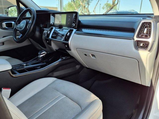 Photo of 2022 Glacial White Pearl Kia Sorento