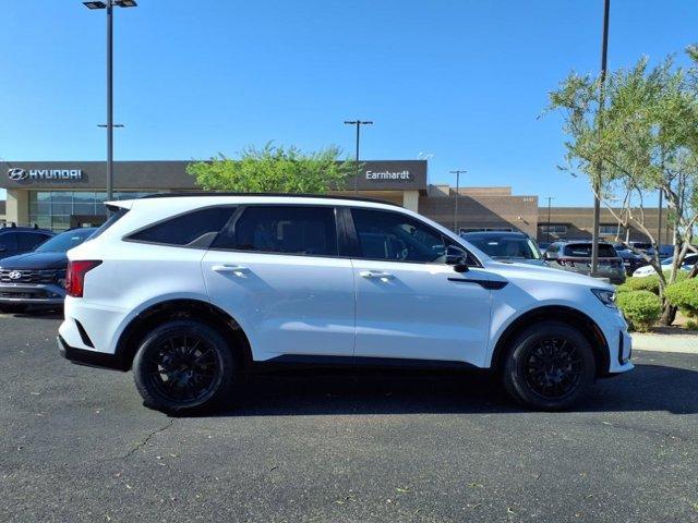 Photo of 2022 Glacial White Pearl Kia Sorento