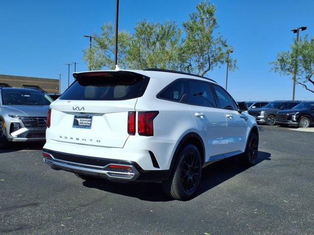 Photo of 2022 Glacial White Pearl Kia Sorento