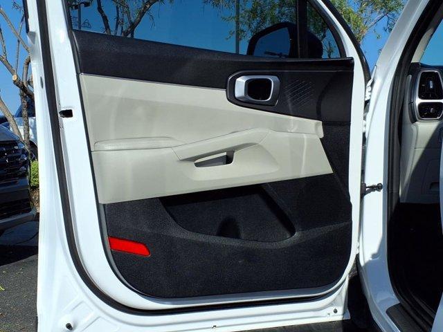 Photo of 2022 Glacial White Pearl Kia Sorento