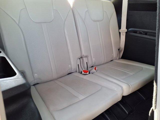 Photo of 2022 Glacial White Pearl Kia Sorento