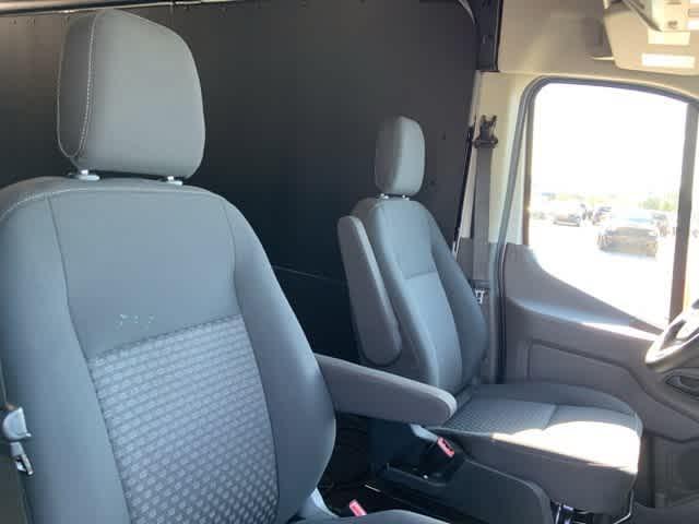Photo of 2023 Oxford White Ford E-Transit