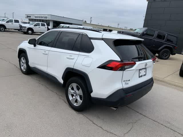 Photo of 2019 Super White Toyota RAV4