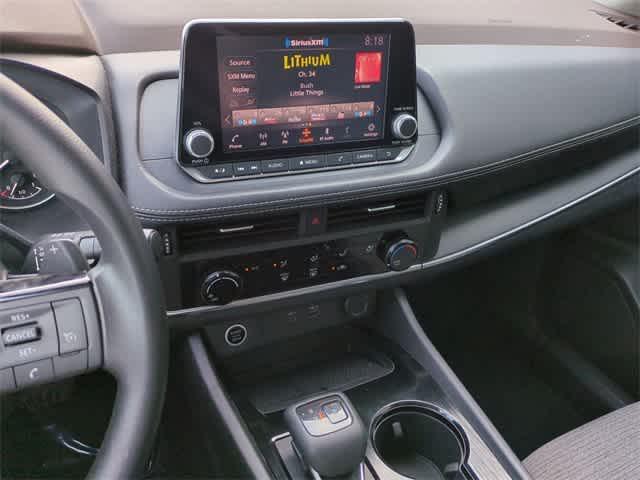 Photo of 2021 Black Nissan Rogue