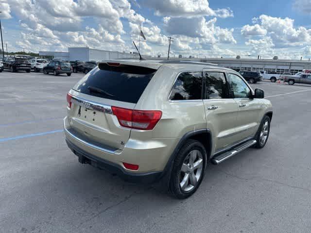 Photo of 2011 White Gold Jeep Grand Cherokee