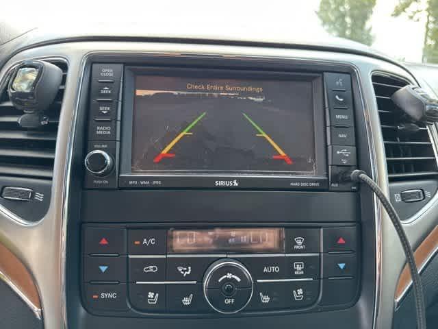 Photo of 2011 White Gold Jeep Grand Cherokee