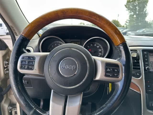 Photo of 2011 White Gold Jeep Grand Cherokee