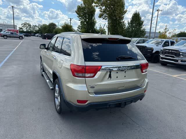 Photo of 2011 White Gold Jeep Grand Cherokee