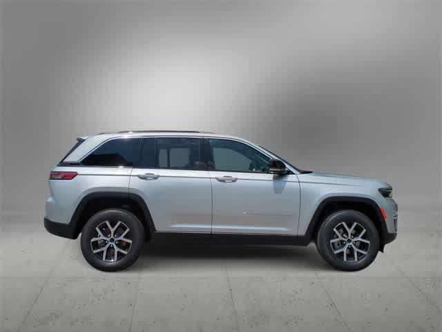 Photo of 2025 Silver Zynith Jeep Grand Cherokee