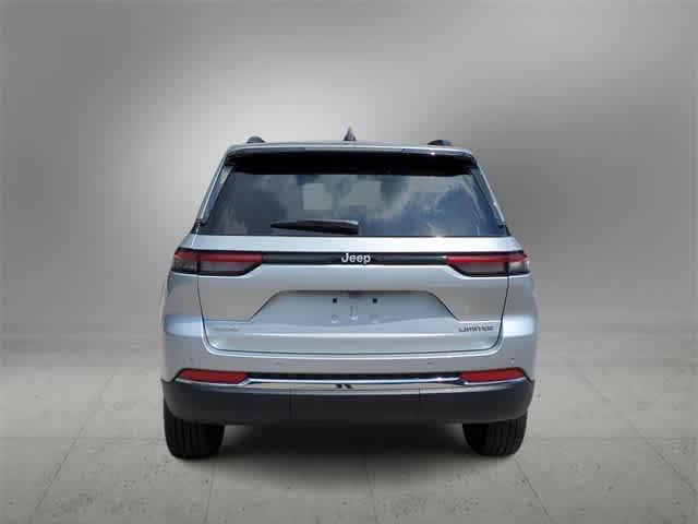 Photo of 2025 Silver Zynith Jeep Grand Cherokee