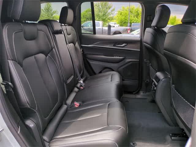 Photo of 2025 Silver Zynith Jeep Grand Cherokee