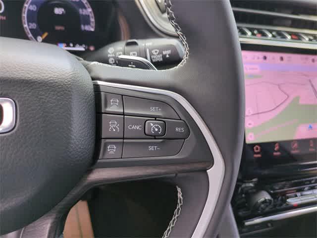 Photo of 2025 Silver Zynith Jeep Grand Cherokee
